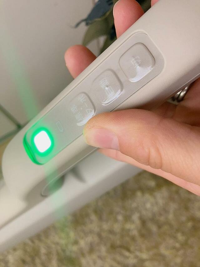 【充電式紙パックスティッククリーナー MagiCaleena（マジカリーナ）】重さは本体のみ：約0.67kg、フロアヘッドと延長パイプ含む：約1.1kg