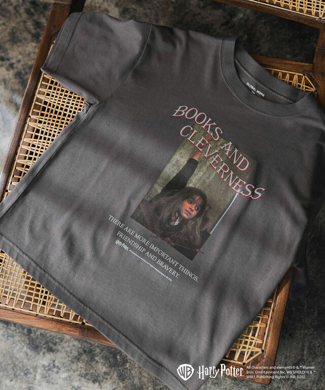 【GLOBAL WORK×ハリー・ポッター】Harry PotterヘビロッTEE半袖/キッズ　チャコール（Hermione Granger）2,790円（税込）サイズ：130-160cm