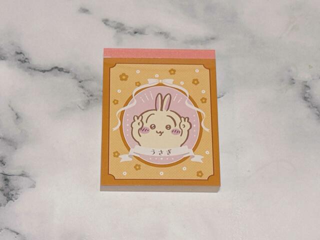 【ちいかわ ミニメモ帳4】ピースサインをしているうさぎがキュートな表紙♪