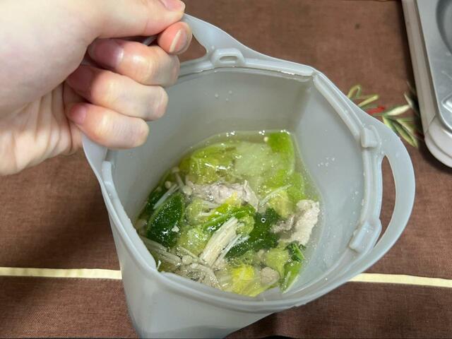 【3COINS＋plus シリコーンフードバッグ】熱いものを入れても安心の持ち手つき