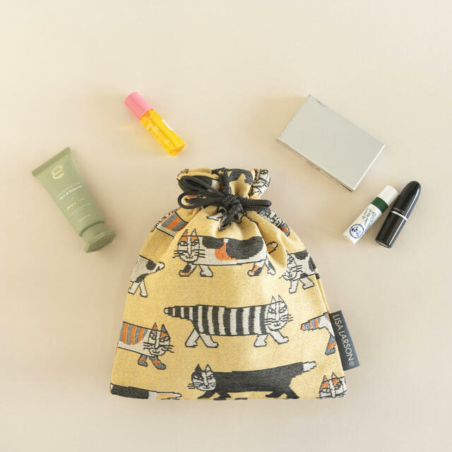 コスメや小物などが入ります