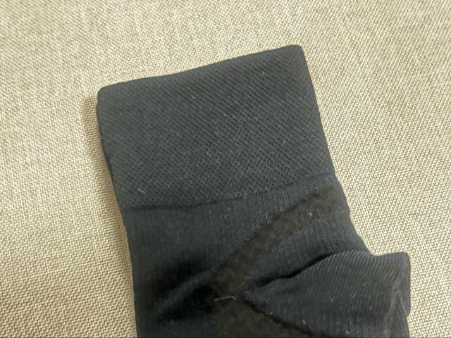 【ワークマン　レディースアーチパワーアシストレギュラー先丸靴下】履き口はゆったり仕様で締め付けを緩和しています