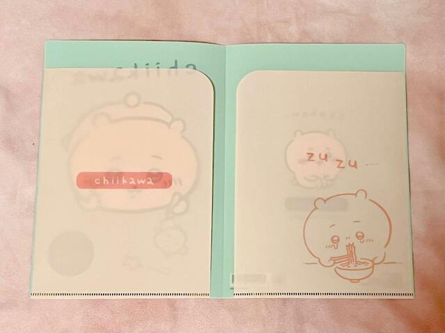【ちいかわ×キャンドゥ】コラボ第6弾「ちいかわ A5見開きファイル3」見開きにもイラストが！涙を浮かべながらラーメンを食べているちいかわが健気