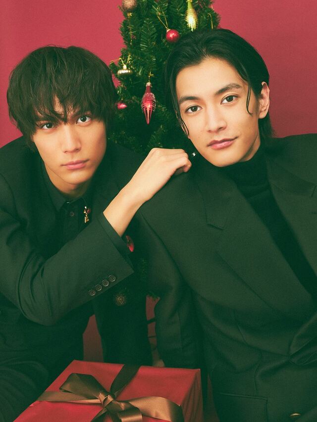 左から中川大志、渡邊圭祐  撮影：友野雄