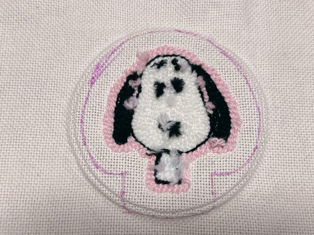 枠から布を外し、約1.５cmののり代を描きます