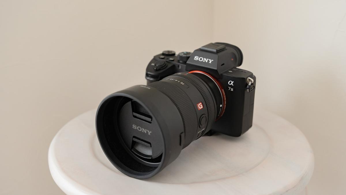 私の相棒は、SONYの王道ミラーレス一眼「α7Ⅲ」。室内も屋外もほぼ