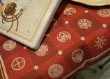 【ベルメゾンのキャラ推せち】 「おせち・一段重『刀剣乱舞ONLINE』」試食会|風呂敷には2026年4月までに実装された刀剣男士の刀剣男士紋をデザイン