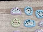 【ちいかわステショBOX ぷっくりシール】さまざまなポーズや表情を披露するちいハチうさ。特にうさぎは白目の表情が多いです！