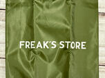 両面に「FREAK'S STORE」のロゴ入り。ホワイトカラーが映える〜!