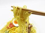 【ローソン 冷やし中華】麺をリフトアップしたところ