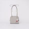 【PEANUTS×FURLA】「フルラ ポピー S ドーム」¥59,400(税込み)、W20 x H15.5 x D8cm(全3色)