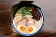 麺の坊 砦　のりと半熟玉子らぁめん（トンコツ） 880円 