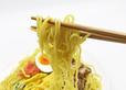 【ローソン 冷やし中華】麺をリフトアップしたところ
