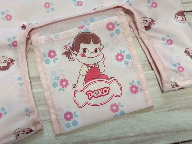 内側にはポケットが1つついています。ペコちゃんのイラスト入りなのがうれしい！