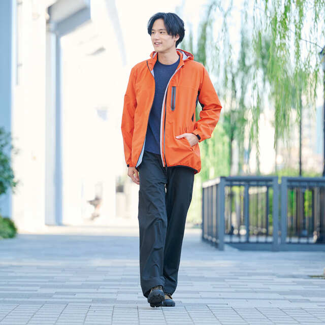 【ワークマン「年間カジュアルウェア」売上ランキング 7位】「イナレムストレッチレインスーツ 」4,900円（税込）