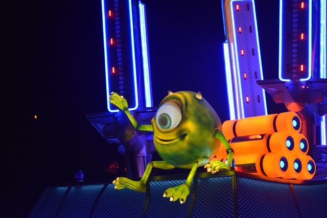 ディズニー・ペイント・ザ・ナイト・パレード｜香港ディズニーランド・リゾート