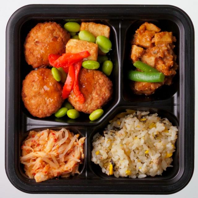 肉団子の黒酢あんかけと麻婆豆腐の中華風弁当