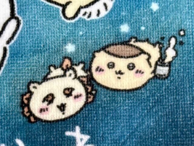 こちらも仲良しなシーサー＆くりまんじゅう。くりまんじゅうの手に注目！