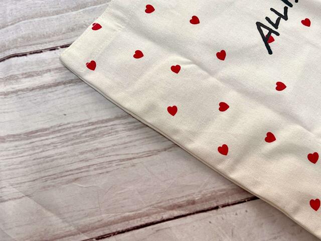 素材はポリエステル、綿。コットンキャンバス調の柔らかい生地です