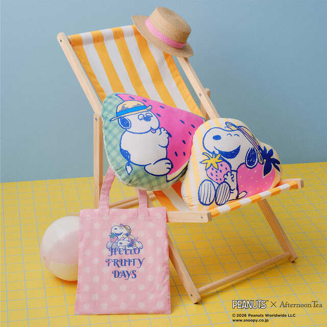 【PEANUTS×Afternoon Tea】フラットバッグ ￥3,850、クッション 各￥4,950／薄手で軽いサブバッグは旅行やちょっとしたお出かけにもぴったり
