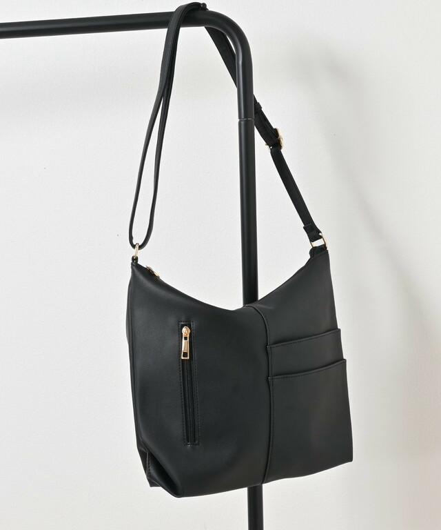 「切替ポケットショルダー」2,980円（税込）