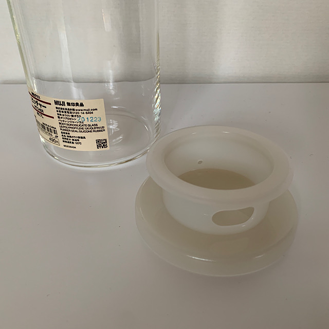 【無印良品　耐熱ガラスピッチャー約0.7Ｌ】注ぎ口を回すことでロックできます