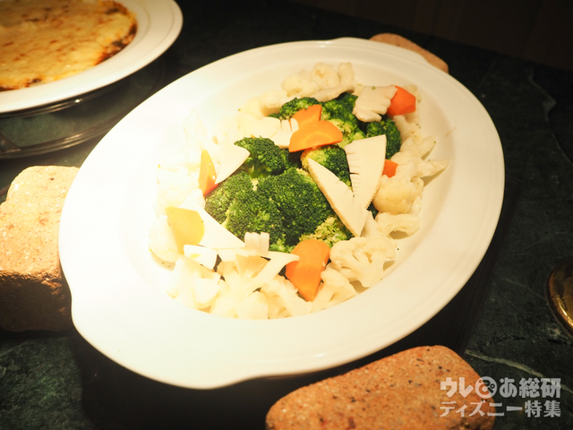 東京ディズニーリゾート35周年“Happiest Celebration!”グランドフィナーレブッフェ｜東京ディズニーランドホテル「シャーウッドガーデン・レストラン」