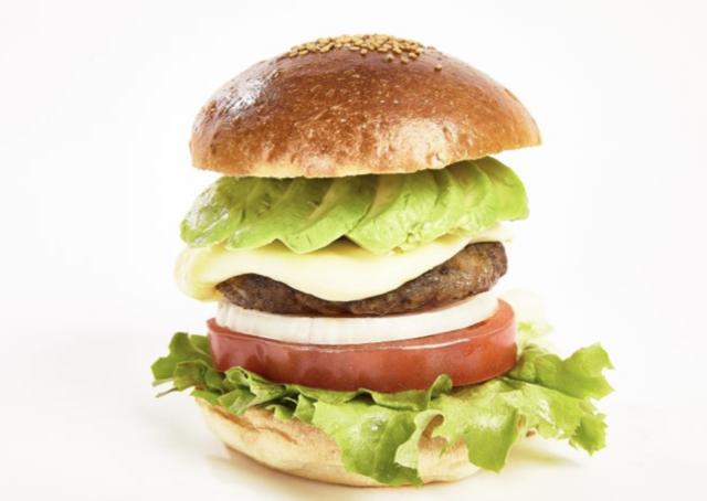 たっぷりチーズとアボカドのクレイジーバーガー