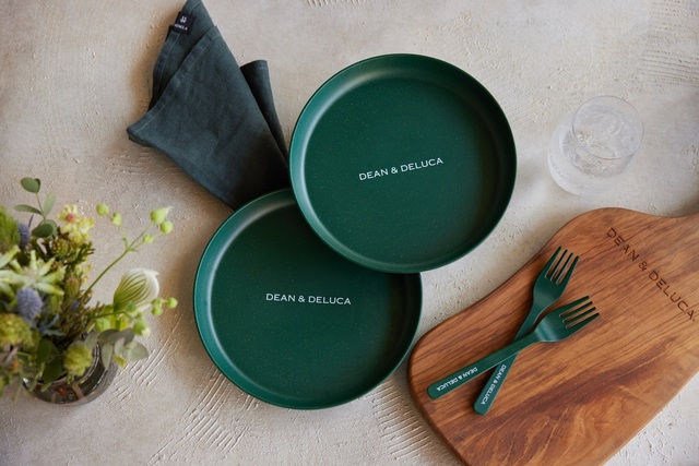 GLOW×DEAN ＆ DELUCA「プレート2枚＆フォーク2本セット＜グリーン＞」