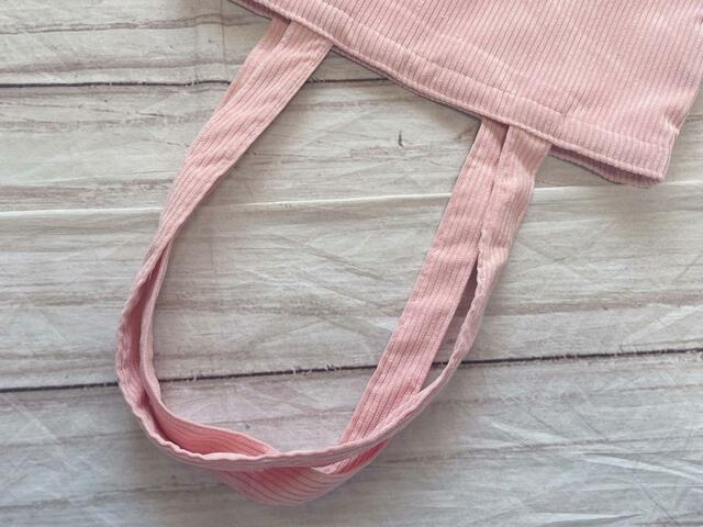 持ち手は長めなので、肩がけも楽々できます！