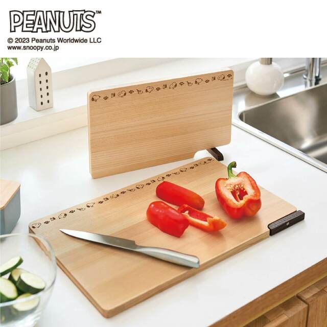 自立する食洗機対応ひのきのまな板「スヌーピー」｜￥3,990～4,990 （税込）