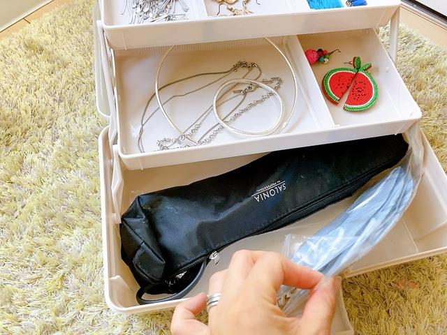 【3COINS ツールボックス】下の段にはヘアアイロンとマスクを3枚収納できました！