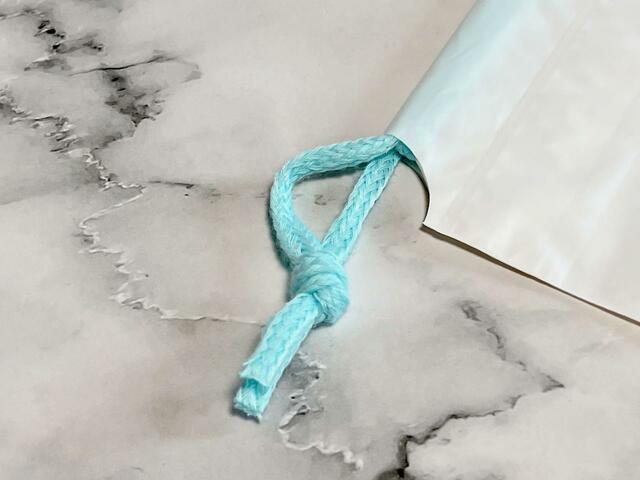 【Seria（セリア）】紐の色は鮮やかなブルー♪