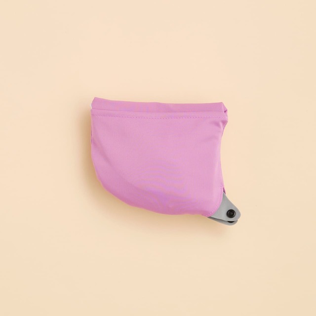 【Afternoon Tea LIVING】プッシュ式ネックピロー ¥2,860/使わない時にはコンパクトに収納できます