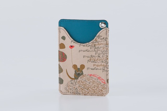 【印傳屋×フレデリック】絵本作品 パス入F［Beige×Frederick］7,040円／サイズは10.6×7.1×0.6cm
