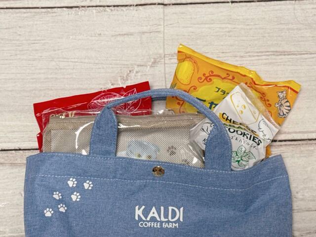 【カルディ　ネコバッグ】バッグのほかに、メッシュポーチ、ティーベース、クッキー、ミニカップゼリーがセットになっています♪