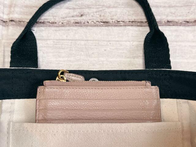 内側のポケットにはフラグメントケースを入れるのにぴったり