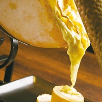 肉バルにラクレットチーズがやってきた!