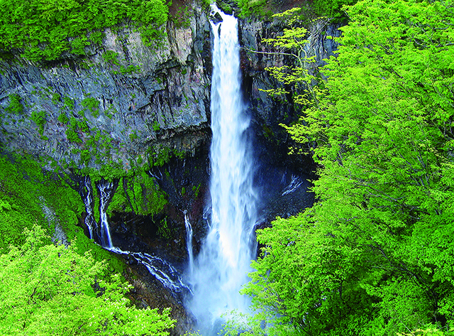 ＜湯滝立ち寄りスポット＞華厳の滝