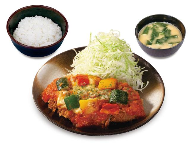 彩りチーズトマトロースかつ定食