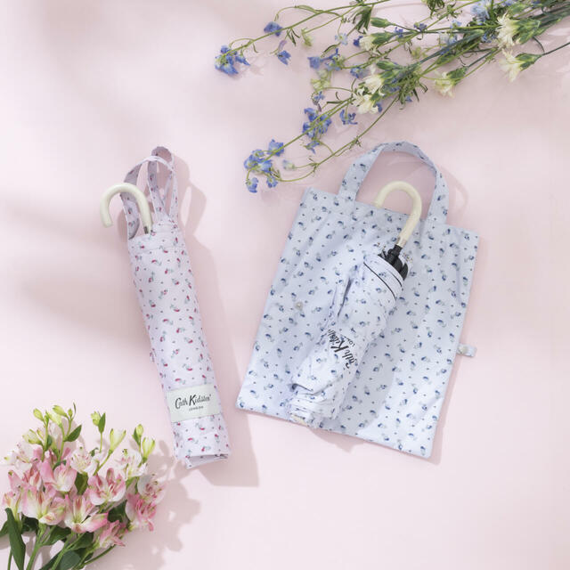 【Cath Kidston】折りたたみ傘 Rose Miniature 2種 各6,050円（税込）ピンク / サックス