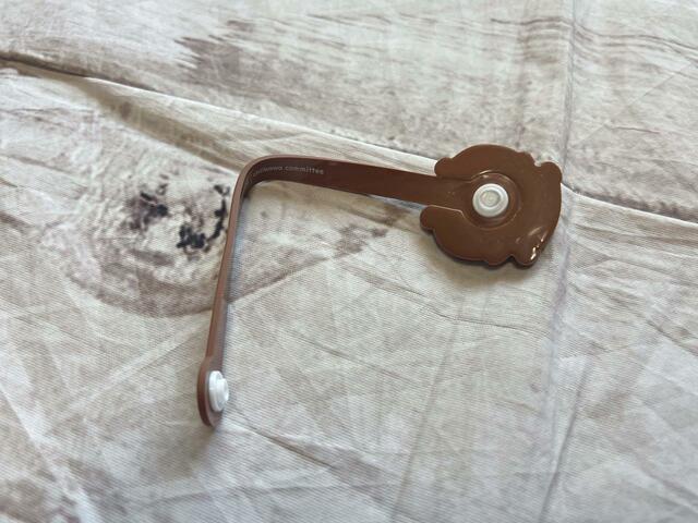 スナップボタンで開閉します