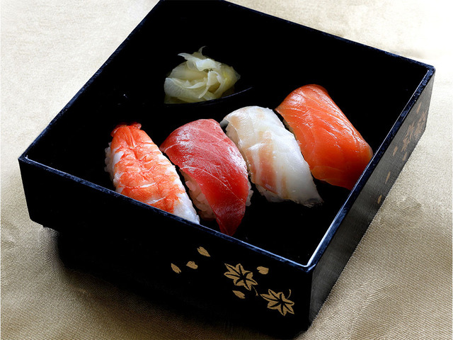 「握り寿司」<期間:2025年12月27日〜2026年1月3日>【年末年始は「松阪牛・蟹・握り寿司」が食べ放題!「東京ベイ舞浜ホテル ファーストリゾート」の贅沢すぎるディナービュッフェ!】