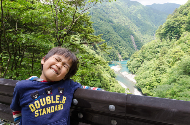 記念撮影はここがおすすめ｜「夢の吊り橋」散策ルート：寸又峡プロムナード
