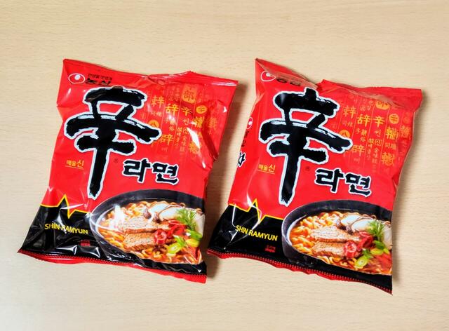 【農心ジャパン 辛ラーメン 120g×20食 1698円】めん、スープ、かやく入り。具材を追加するのも◎