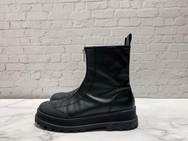 【ZARA】ジップ付きショートブーツ／税込4,990円