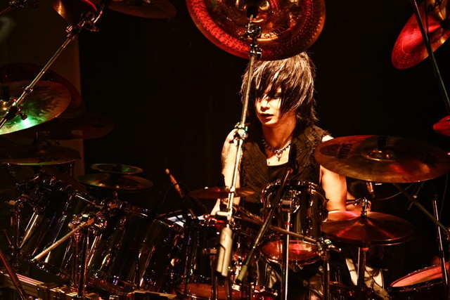 DEZERT　　撮影：小林裕和