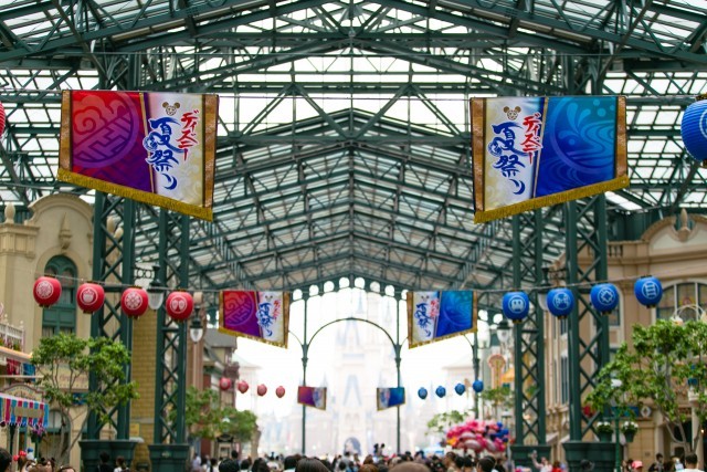 Tdl 厳選写真30枚で見る ディズニー夏祭り 東京ディズニーランド内の様子をフォトギャラリーでチェック 1 2 ディズニー特集 ウレぴあ総研