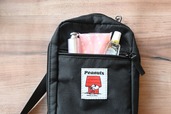 【『SNOOPY JOE COOL めっちゃ整う！オールインショルダーバッグ BOOK』（宝島社）】チャック付きの便利なフロントポケット
