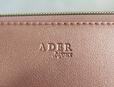 上部には「ADER」のブランドロゴが型押しされていて、高級感も♪